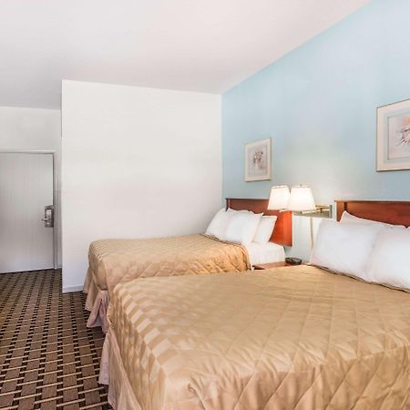 Super 8 By Wyndham Knoxville Downtown Area Esterno foto