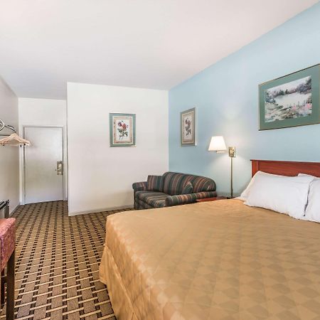 Super 8 By Wyndham Knoxville Downtown Area Esterno foto