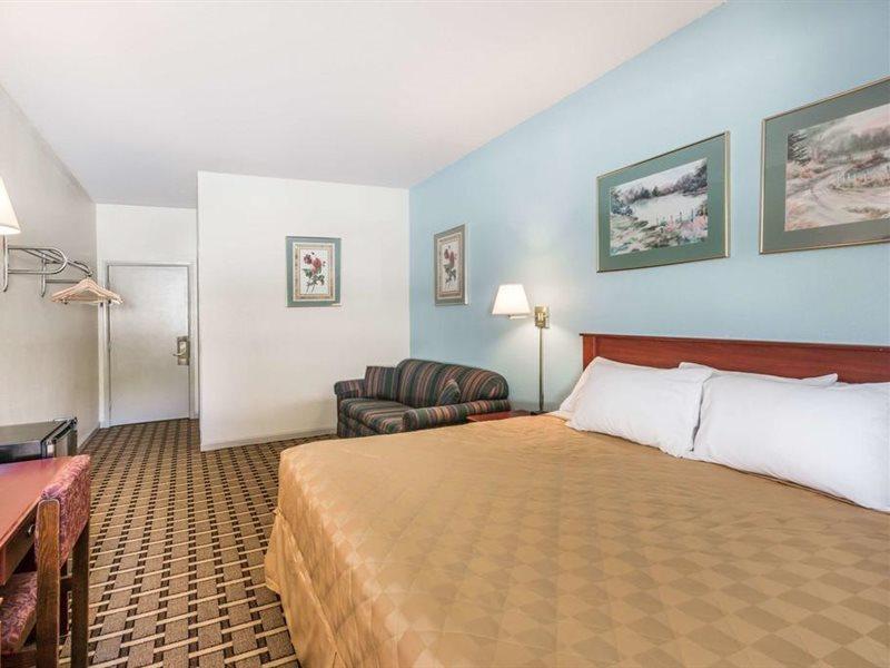 Super 8 By Wyndham Knoxville Downtown Area Esterno foto