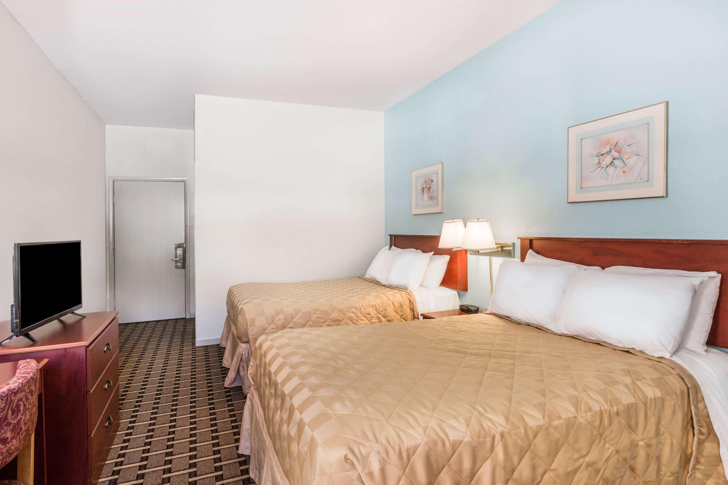 Super 8 By Wyndham Knoxville Downtown Area Esterno foto