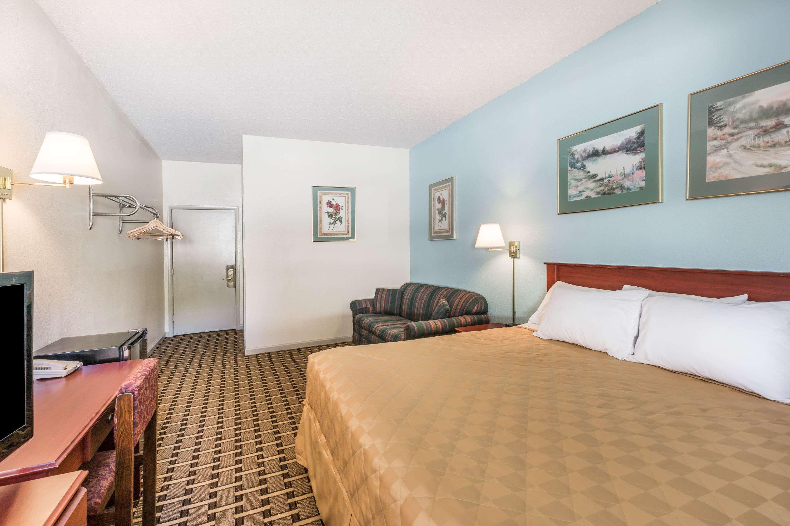 Super 8 By Wyndham Knoxville Downtown Area Esterno foto