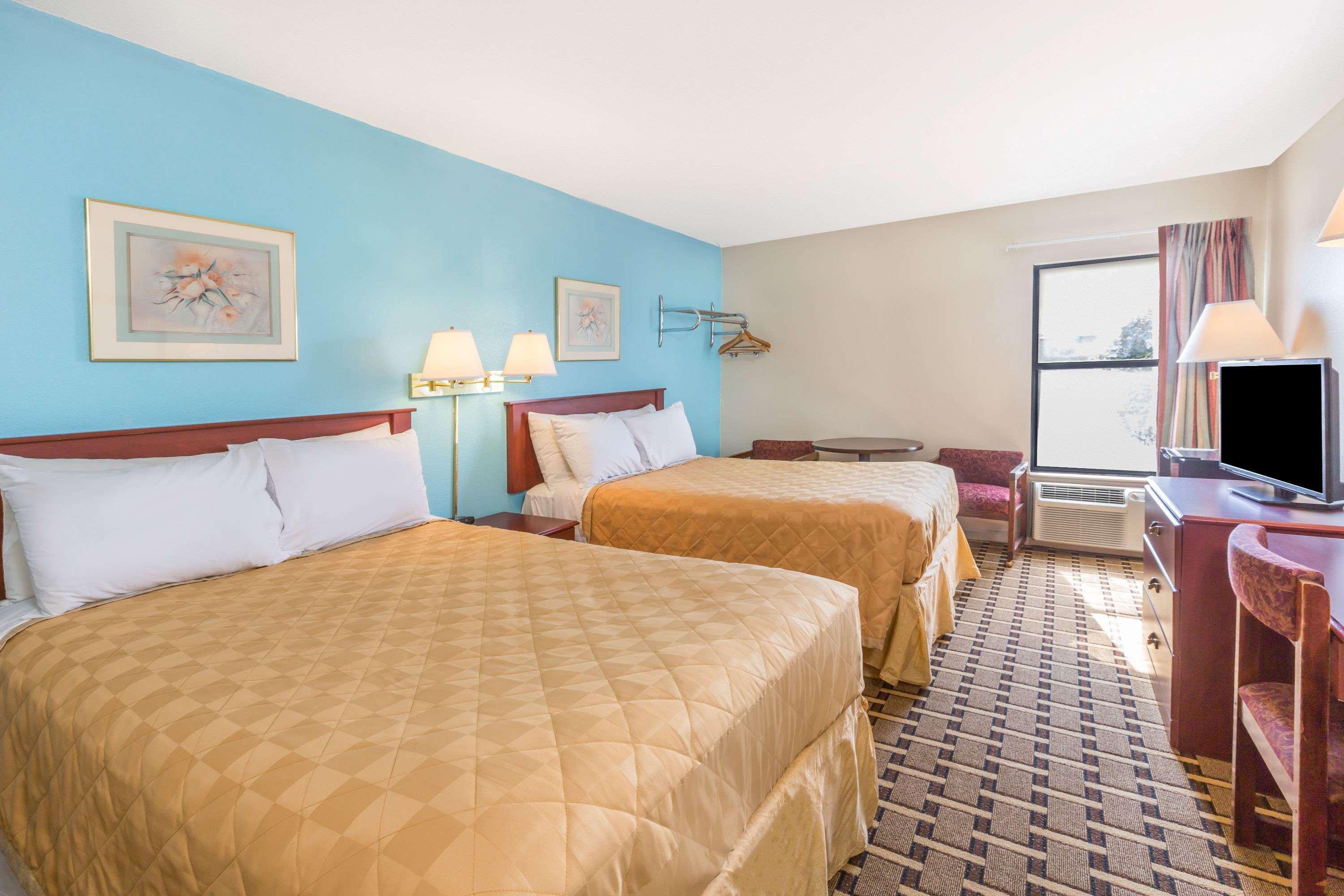 Super 8 By Wyndham Knoxville Downtown Area Esterno foto