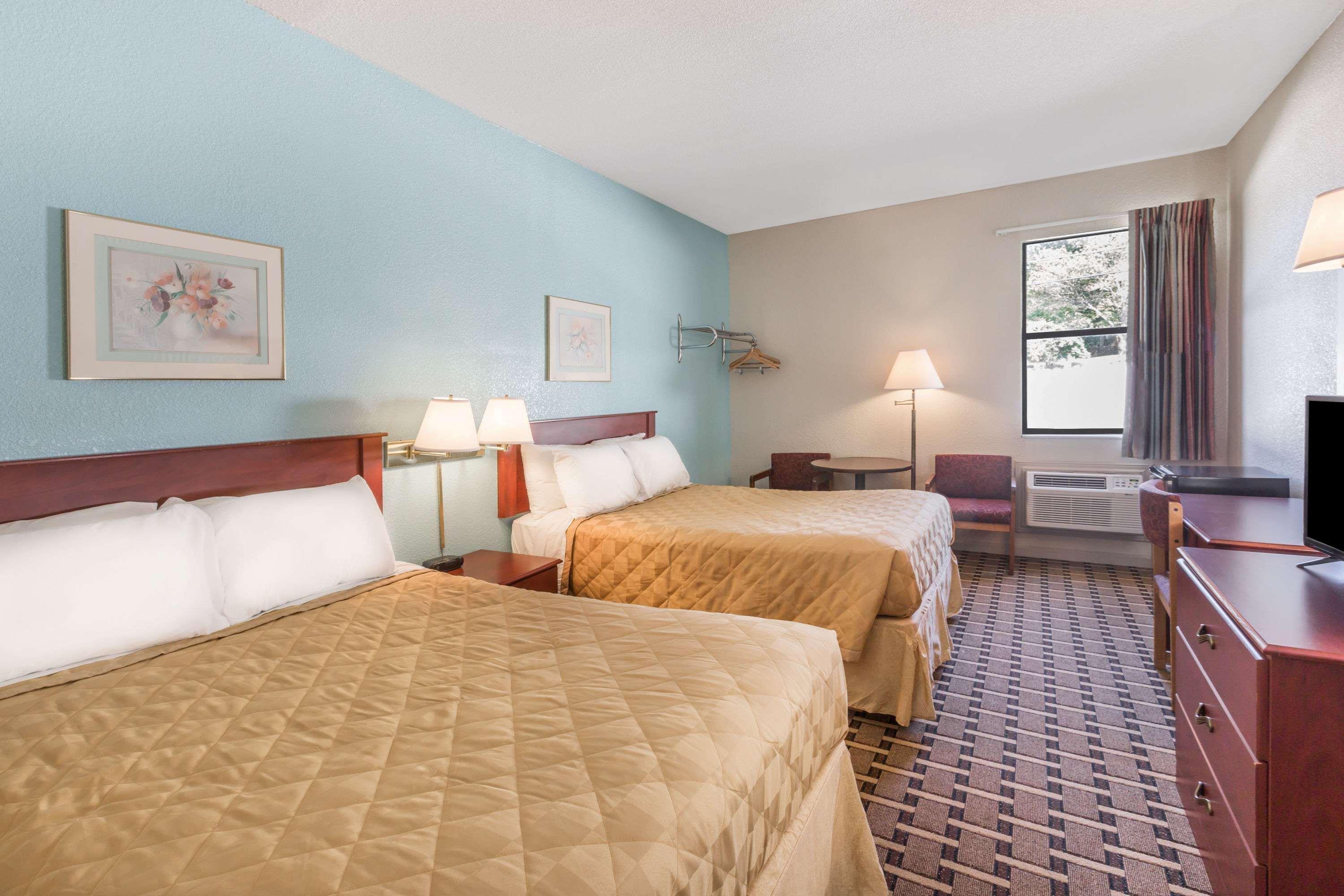 Super 8 By Wyndham Knoxville Downtown Area Esterno foto