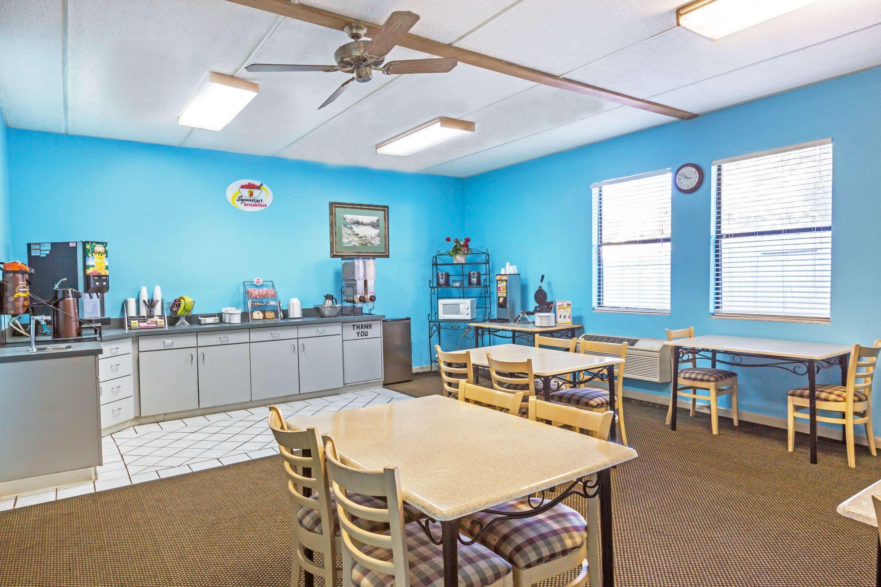 Super 8 By Wyndham Knoxville Downtown Area Esterno foto
